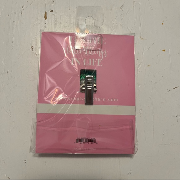 🌺 Simply Southern LOVE Badge Reel - Picture 3 of 5